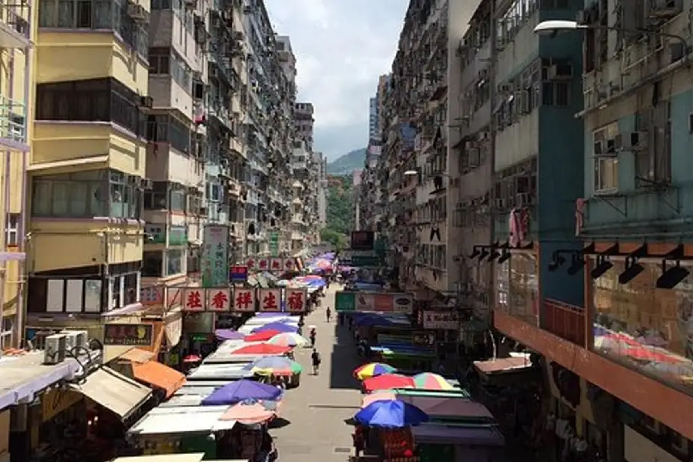 Small-Group Tour: Kowloon Temples and Markets Discovering